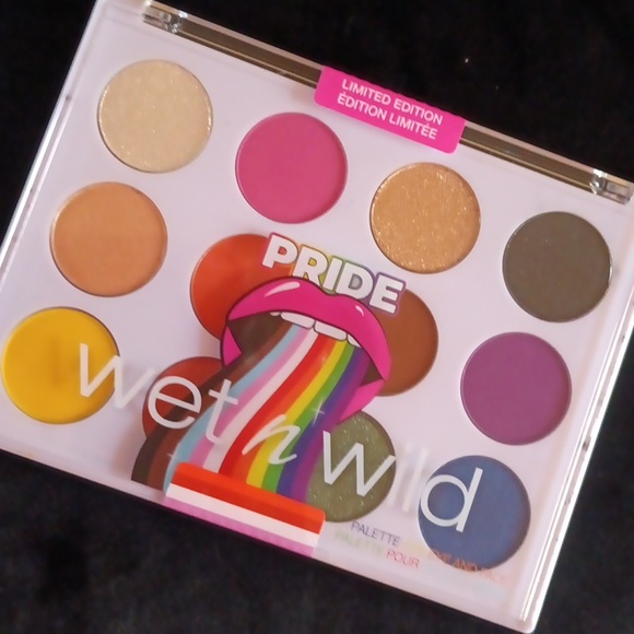 🌈Wet n Wild "Pride" Set! Brush, and Sponge Set & Palette! - Picture 4 of 5